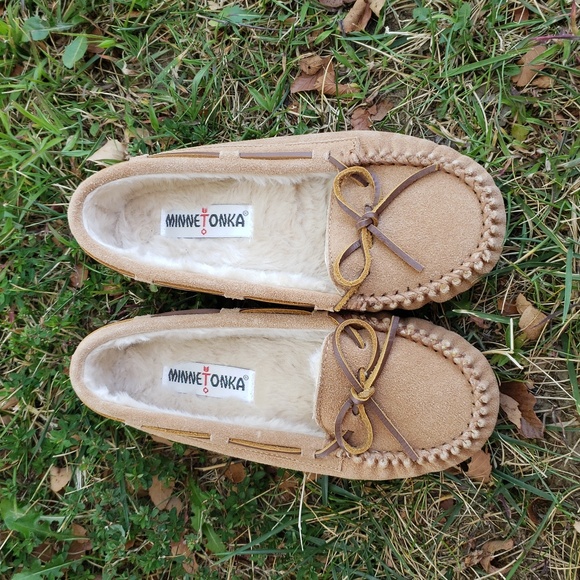 Minnetonka Womens Cally Faux Fur Suede Moccasin Slippers Size 7 Cozy Comfort - Picture 2 of 10